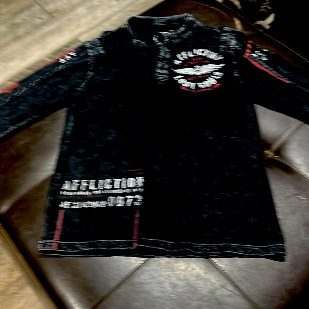 Very nice never worn affliction shirt
